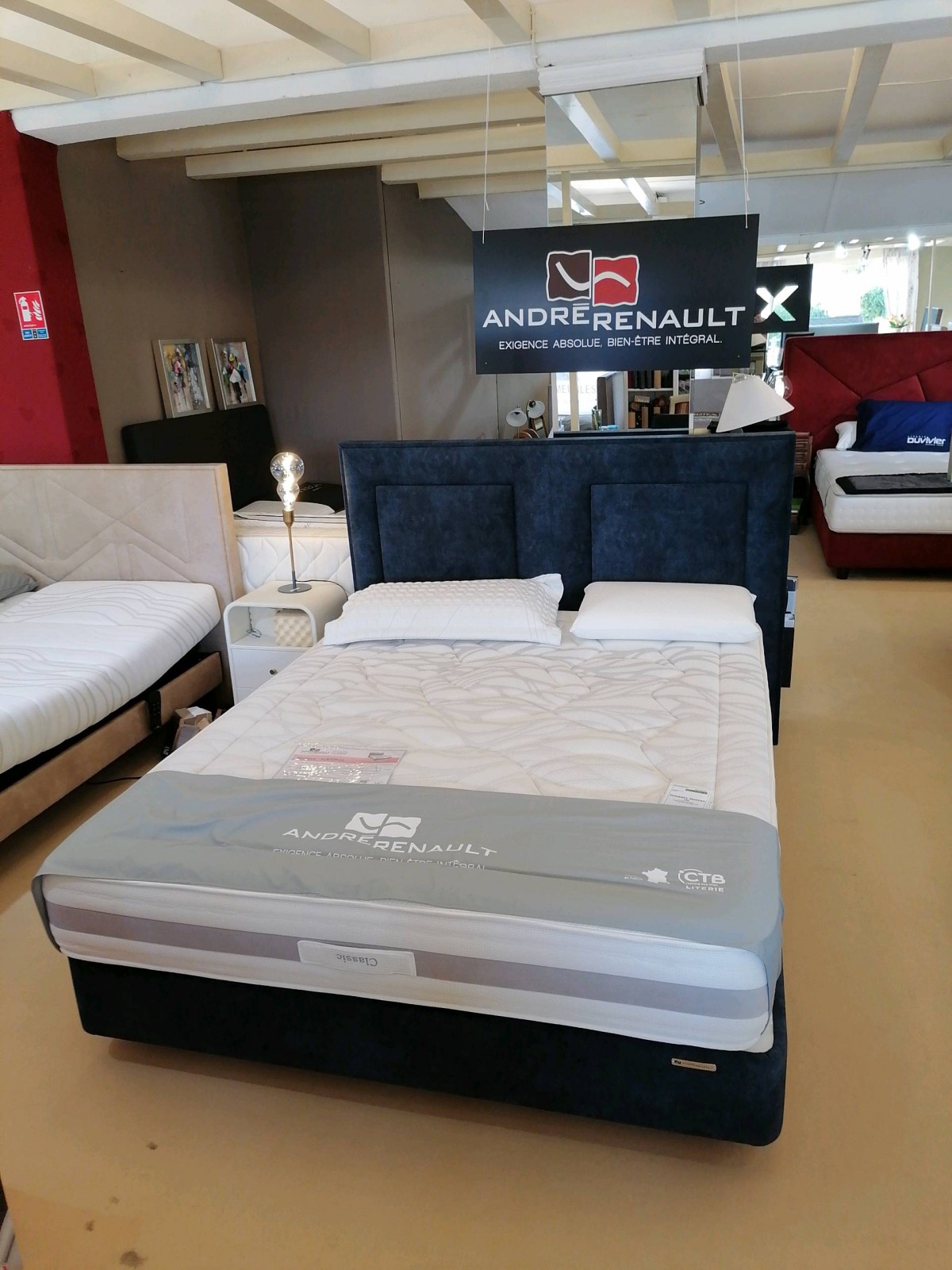 Matelas Albatros de André Renault près du luc en Provence 