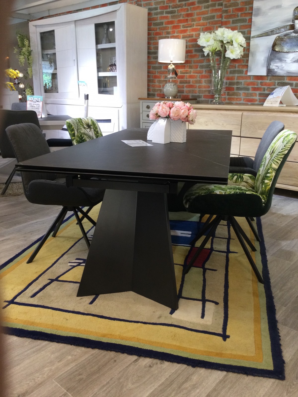 Table repas en céramique et piètement en acier La Valette du var