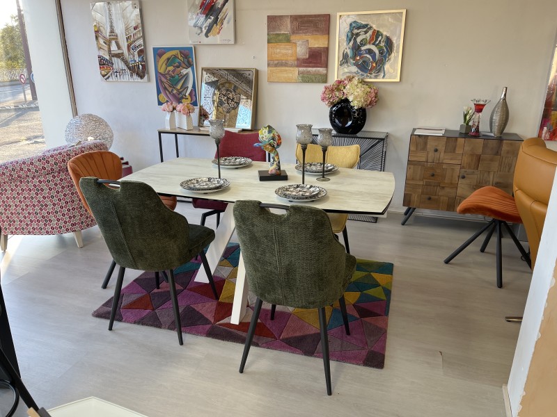 tables de différentes formes du Luc près de lorgues 